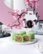 Load image into Gallery viewer, Orh Nee/Ondeh Ondeh/Durian Ondeh Snowskin Mooncake (Gift Box of 6pcs )
